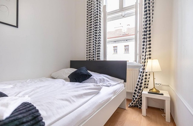 Viennese 3BR Apt. Near Wiener Stadthalle & Central