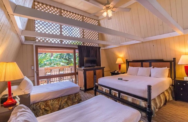 View Room w/ Seating Area, Pool w/ Stunning Ocean Backdrop