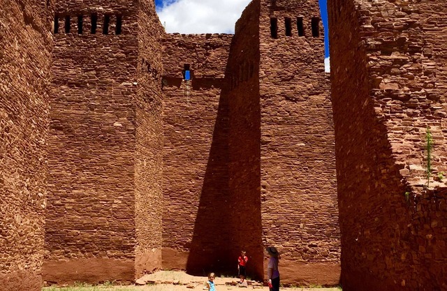Voir les montagnes de Manzano et visiter le monument national des missions de Salinas Pueblo