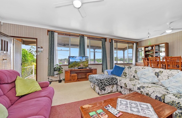 Coal d' Vine VIEW - Cessnock NSW: FREE WiFi - Swimming Pool - Netflix - Stan - Apple TV - Wineries - Concerts - Hunter Valley Gardens & Zoo - Coal d' Vine VIEW - Cessnock NSW: FREE WiFi - Swimming Pool - Netflix - Stan - Apple TV - Wineries - Concert