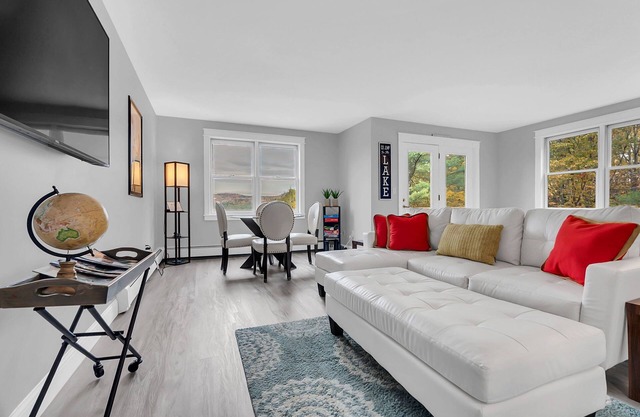 Views! Cozy, Private 3BR Condo minutes to Pleasant Mtn, 30 miles to Sunday River