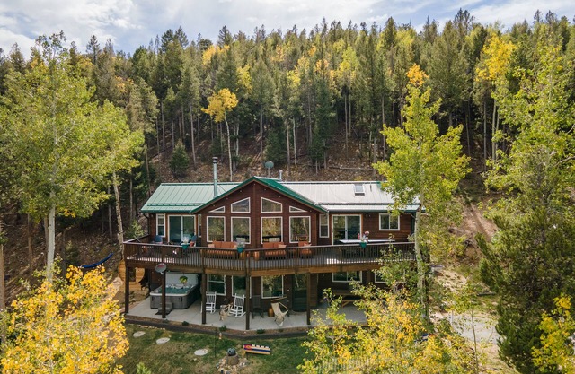 VIEWS, luxury amenities, hot tub, barrel sauna, office space