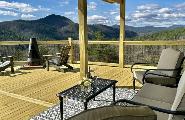 VIEWS! Mountain Sunsets & Stars! - The Green Cabin