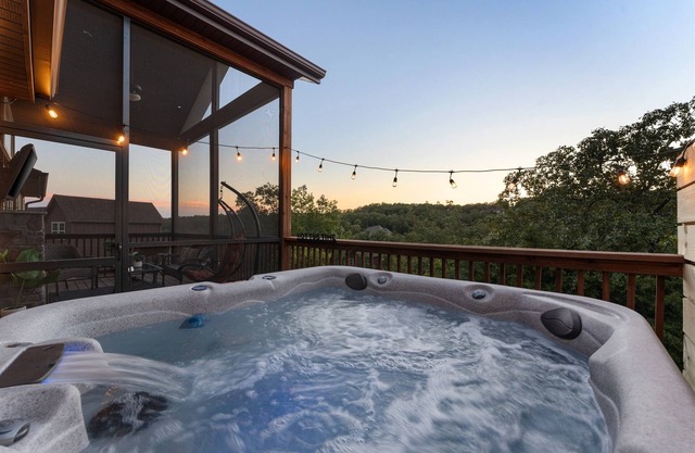 Views! Priv. Hot Tub. Lakeside Pool. Golf Resort.