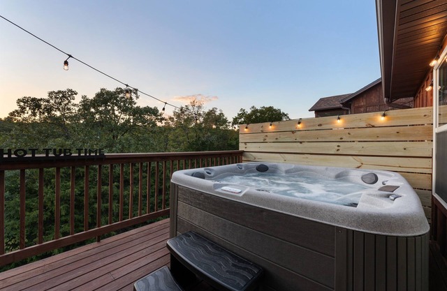 Lux Romance w/ Private Hot Tub & Outdoor Fireplace
