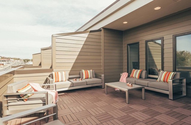 2 chambres / 2. 5 salles de bains-terrasse sur le toit, finitions modernes avec Flair Farmhouse