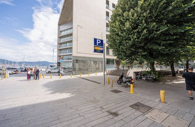 Vigo's promenade and views of the Nautico Deportivo (ideal for families).