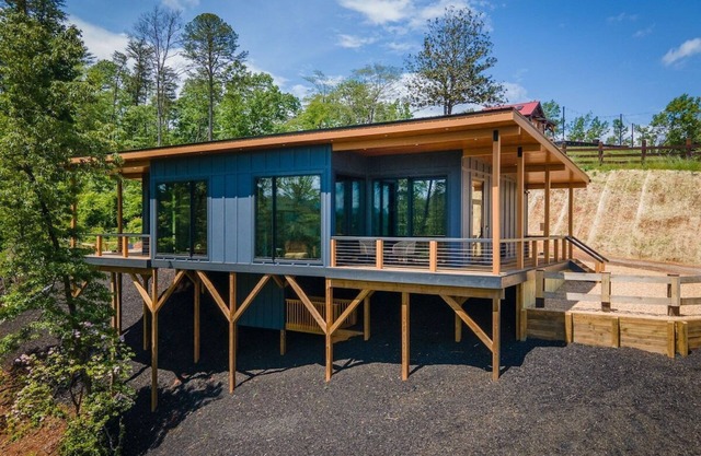 Viking Hilltop Suites-Yonah Suite- Walk to Town