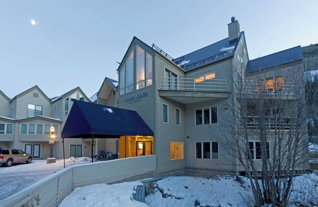 Viking Lodge 103 by Avantstay Stunning Condo w/ Communal Pool