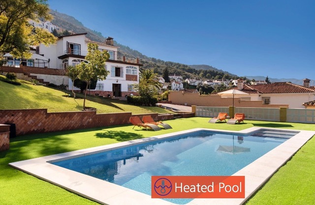 Villa avec piscine chauffée et privée, proche plage et golf!