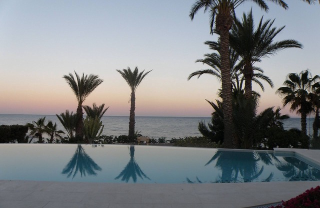 Villa de luxe en bord de mer avec piscine privée et jardin