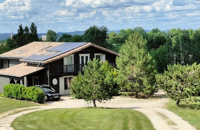 Villa Fauquié - Une maison en bois unique au sud de la Dordogne avec piscine chauffée