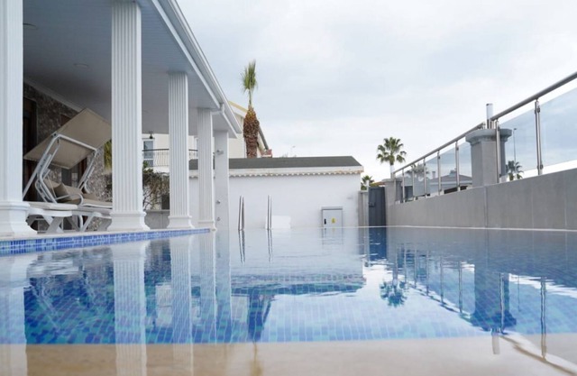 Gorgeous Villa 1.5 km to the Beach with Private Po
