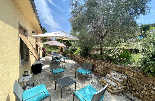 Villa à 1,5 km de la mer, au mileu des oliviers