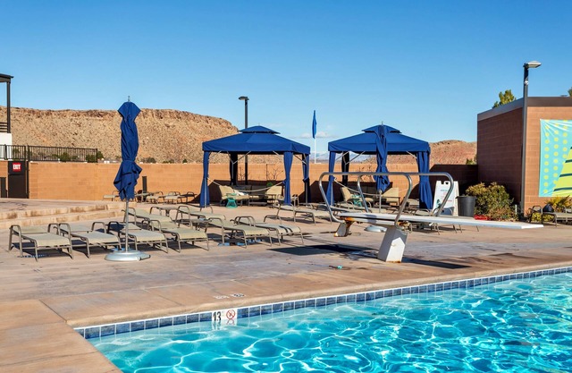 Villa10! Vue sur le terrain de golf! Toutes les Master Suites! Recours! Restaurant! Bassin! Jacuzzi! Le golf! Tennis!
