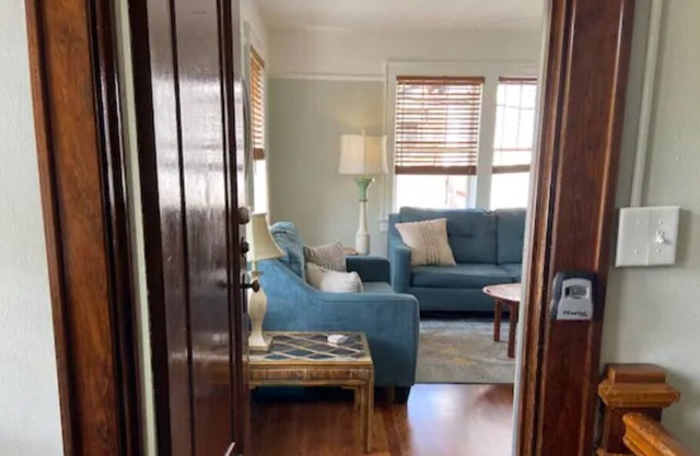 Villa 2 on Forest, Bright 2 BD, walk to Frazier!
