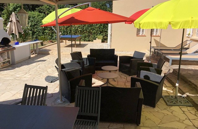 VILLA 210 m² - 16 Pers - 7chambres -4000m² de parc /piscine 10 x 5m a 5 mn plage