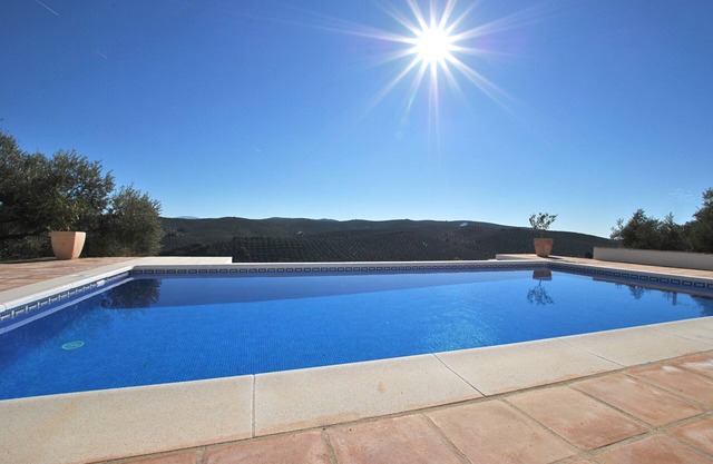 Villa 230m2, 4 SDB modernes, piscine, vue à 80km, 3 terrasses, chauff. central
