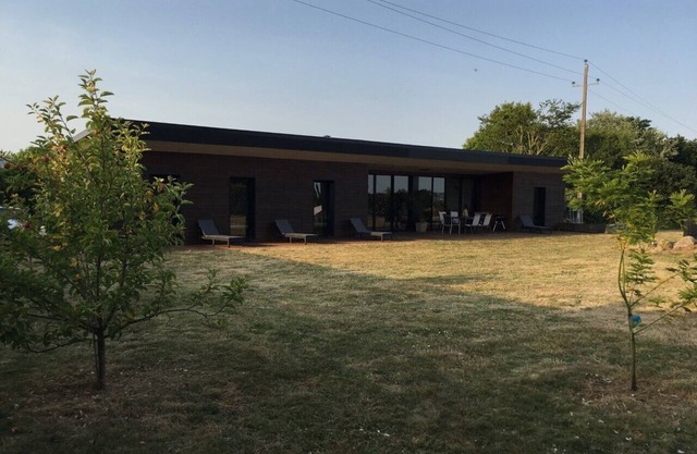 Villa 260€ Per night 15 personnes.