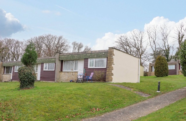 VILLA 29, family friendly, with pool in Camelford