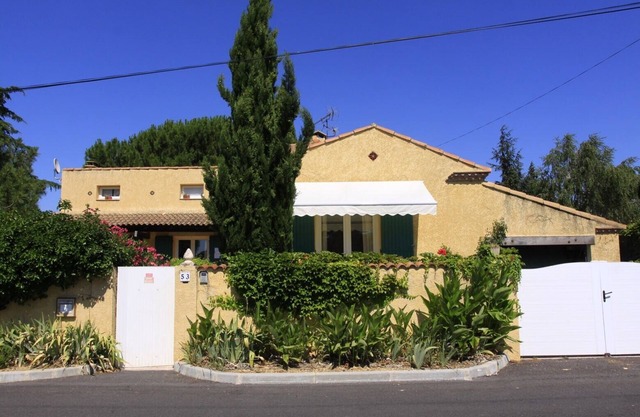 VILLA 300m2 SUR TERRAIN CLOS ET ARBORE DE 1750m2 PISCINE.