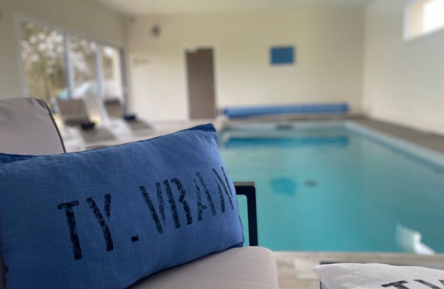 Villa 4**** -Ty-Vran-Piscine interieure-50 Mètres de la plage.