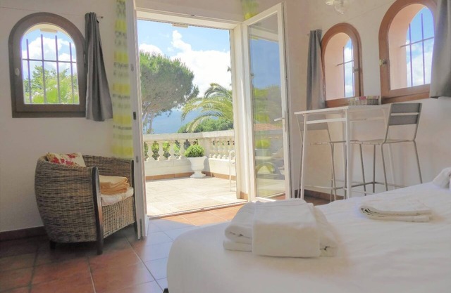 Villa 400m2, 6 chambres, 10 min à pieds plage