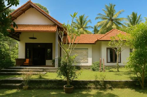 Villa 5 mins to the Beach at Bondalem Tejakula with 2 Bed Room