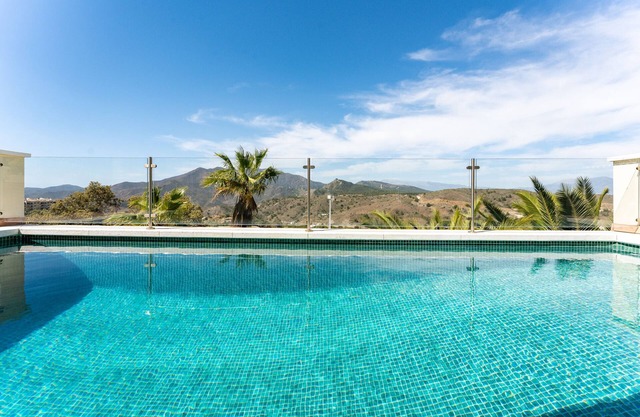Villa "5 Star Detached Golf Villa" with Mountain View, Private Heated Pool & Wi-Fi