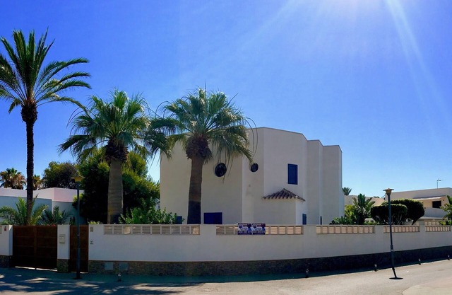 Villa à 50 mètres de la plage, climatisation, Wifi, piscine privée, cuisine extérieure, barbecue