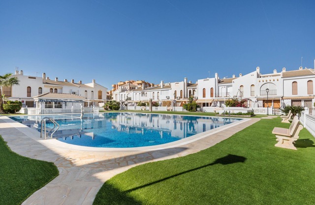 Villa '53 Luz Bahia' avec piscine partagée, jardin et Wi-Fi