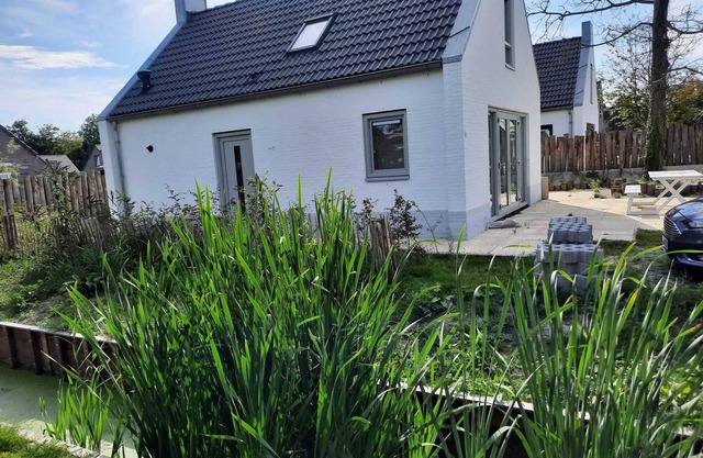Villa 6, 5km from the beach, swimming pool, playground.