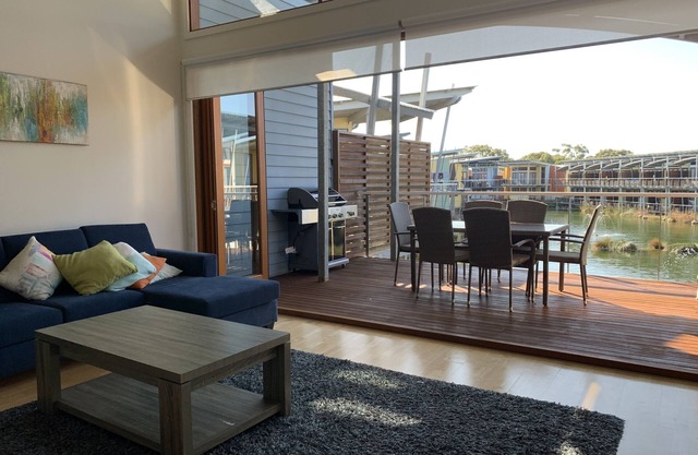 Villa 91 South Shores Resort, Normanville - lagoon view & beach/pools access!