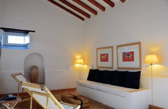 Villa Alloro, independent villa surrounded by a private garden overlooking Etna.