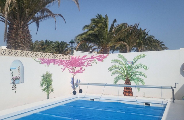 VILLA ACORAN SITUEE A 1000 METRES DE LA PLAGE DE LAS CUCHARAS .