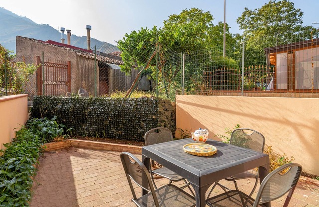 Villa "Alcantara" avec terrasse privée, 2 balcons et Wi-Fi