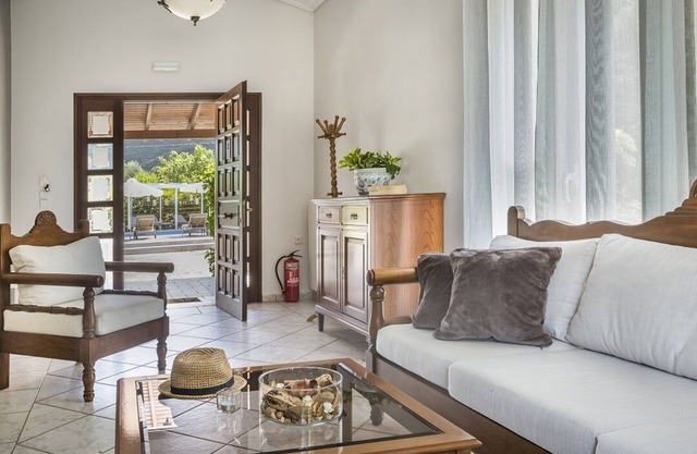 Villa Alexandros (Emily Villas Complex)