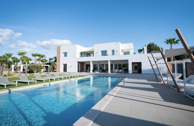 Villa Algarroba Résum