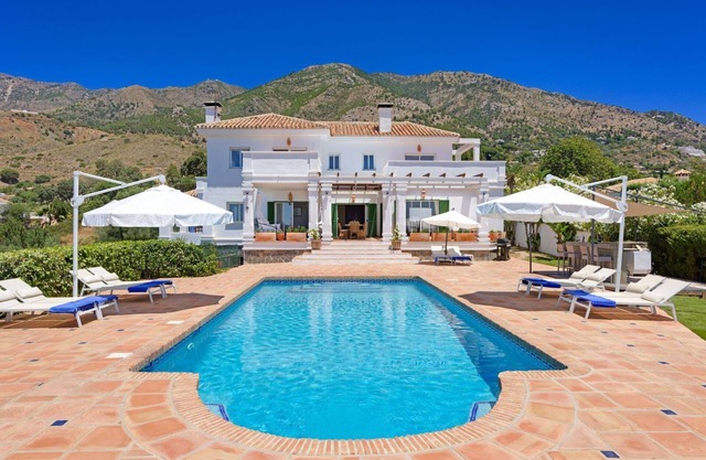 Villa Alhabero - Six Chambres Villa, Couchages 12