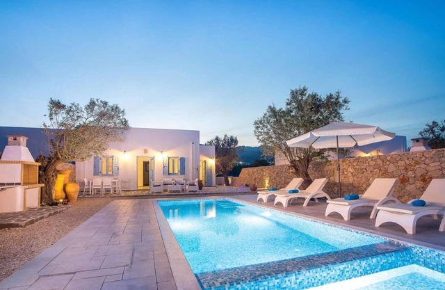 Villa all the amenities within walking distance