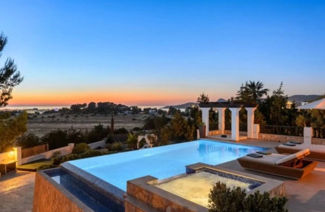 Villa "Almond" avec piscine, climatisation, Wi-Fi, balcon, vue sur la mer et les montagnes