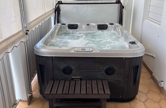 Villa Aloha - Large capacity with jacuzzi