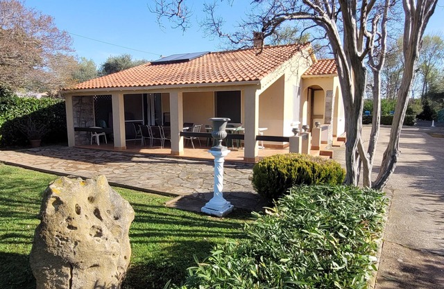 villa seule, de 170m2 au calme, piscine, 2700m2 de terrain, près tous commerces