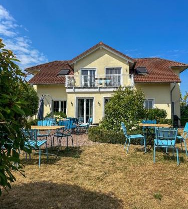 Villa am Weinberg mit Garten großzügig und exklusiv