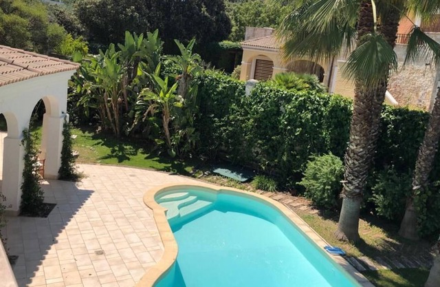 Villa Amarilla with pool and parking