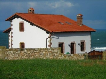 VILLA ANDREA I in San Vicente de la Barquera
