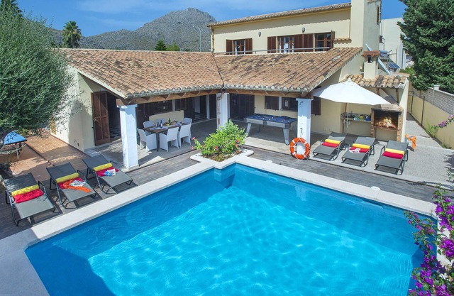 Villa Ana, Peaceful Villa for Holidays in Puerto Pollensa