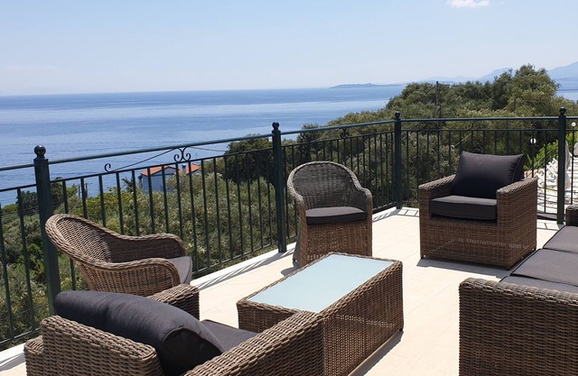 Villa Andonis, grande villa avec piscine privée et vue sur la mer