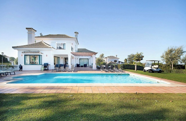 Villa "Arcos golf Jacaranda 5 dormitorios" avec vue sur les montagnes, piscine & Wi-Fi