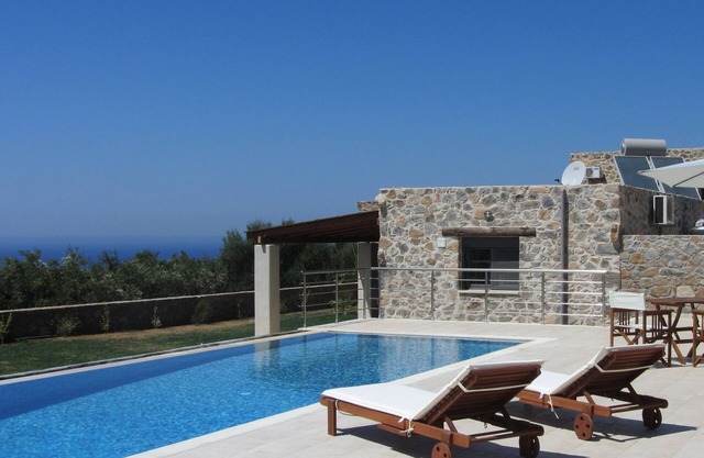 Villa Asteraki - Villa avec piscine, jardin, vue mer. Relax est garanti!